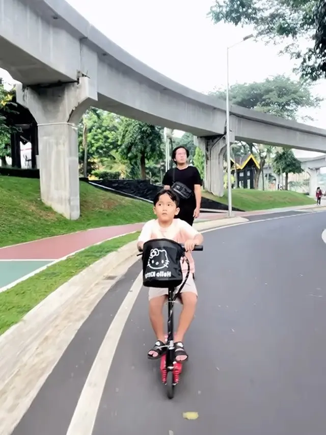 Potret Ririe Fairus dan Ayus Sabyan bersama kedua anaknya. (Foto: Instagram/ririe_fairus)