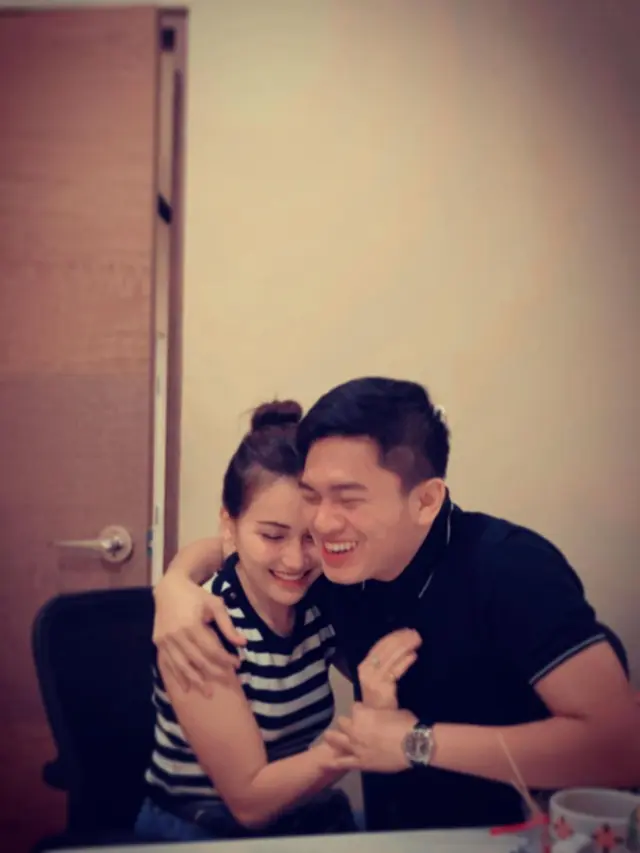 Makin Lengket, Ini 7 Potret Mesra Ayu Ting Ting dan Adit Jayusman