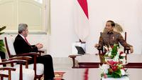 Presiden Jokowi saat menerima Duta Besar Palestina untuk Indonesia, Zuhair Al-Shun, di Istana Merdeka, Jakarta, pada Jumat (24/03/2023). (Liputan6.com/ Dok. BPMI Setpres/Lukas)
&nbsp;