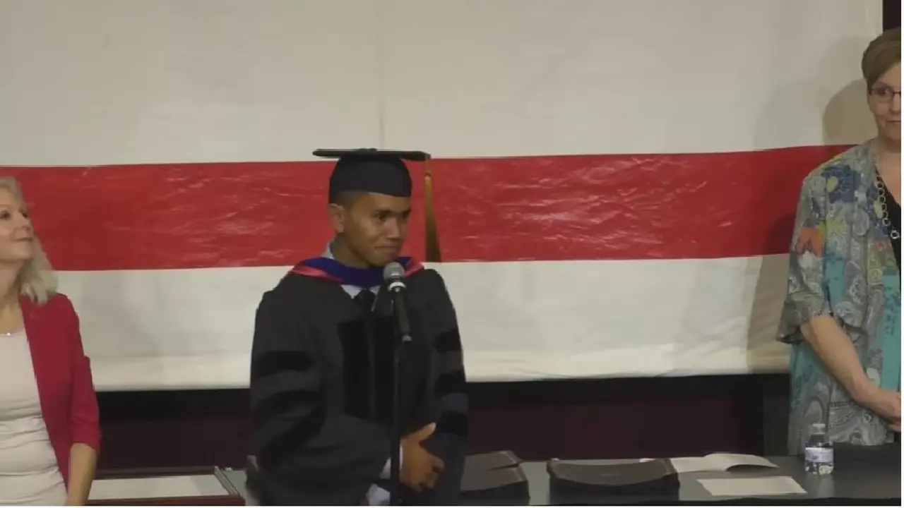 Pidato kelulusan mahasiswa asal Lombok, NTB,  Ahmad Munjizun saat meraih gelar doktor di North Carolina State University (Foto: tangkapan layar youtube jizun sang pembelajar)