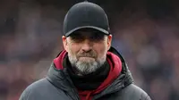 Pelatih Liverpool, Jurgen Klopp yang telah menyatakan akan meninggalkan Liverpool pada akhir musim 2023/2024 tercatat menjadi pelatih aktif dengan masa kerja terlama menangani sebuah klub di Premier League. Musim ini menjadi musim ke-9 ia membesut Liverpool sejak menandatangani kontrak pada awal musim 2015/2016 menggantikan Brendan Rodgers setelah sebelumnya menangani Borussia Dortmund. (AFP/Adrian Dennis)