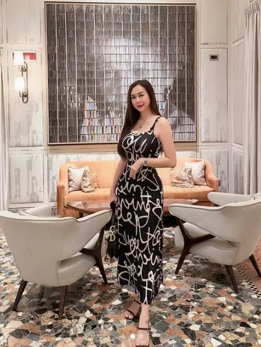 Aura Kasih tampil stunning [Instagram/aurakasih]