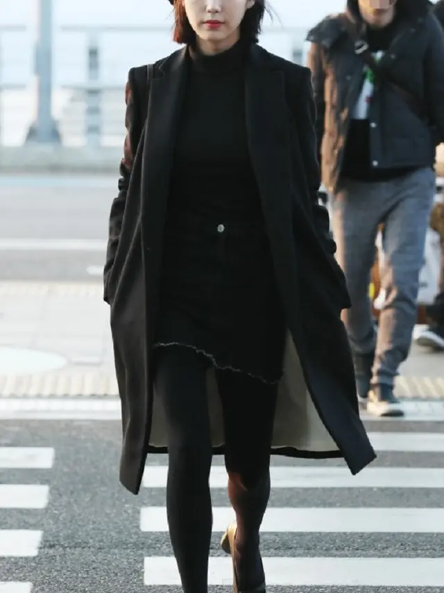 [Bintang] Bertubuh Petite, Airport Fashion IU Dulu dan Sekarang Selalu Terlihat Attractive