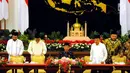 Presiden Joko Widodo atau Jokowi (tengah) saat menerima pimpinan lembaga negara untuk buka puasa bersama di Istana Negara, Jakarta, Senin (6/5/2019). Ketua DPD Oesman Sapta Odang, Ketua MK Anwar Usman, dan Ketua KY Jaja Ahmad Jayus juga hadir dalam acara ini. (Liputan6.com/Angga Yuniar)