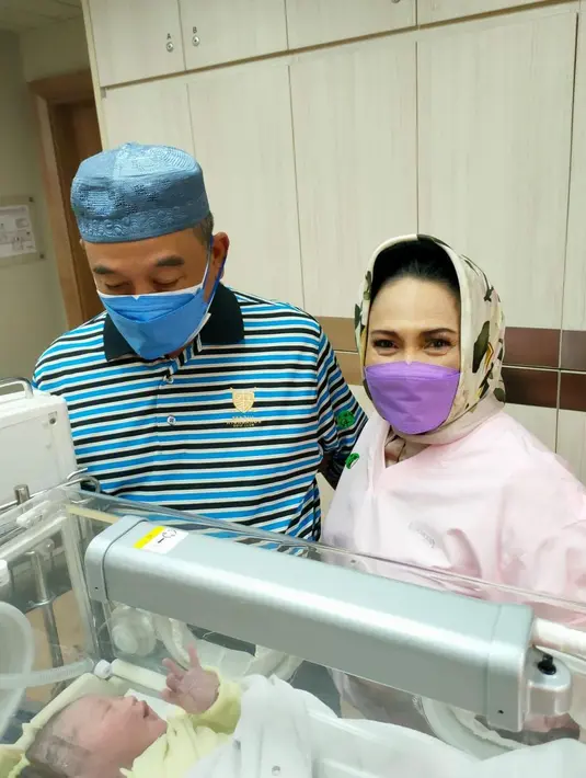 Hetty Koesendang terima cucu pertama (Instagram/hke57)