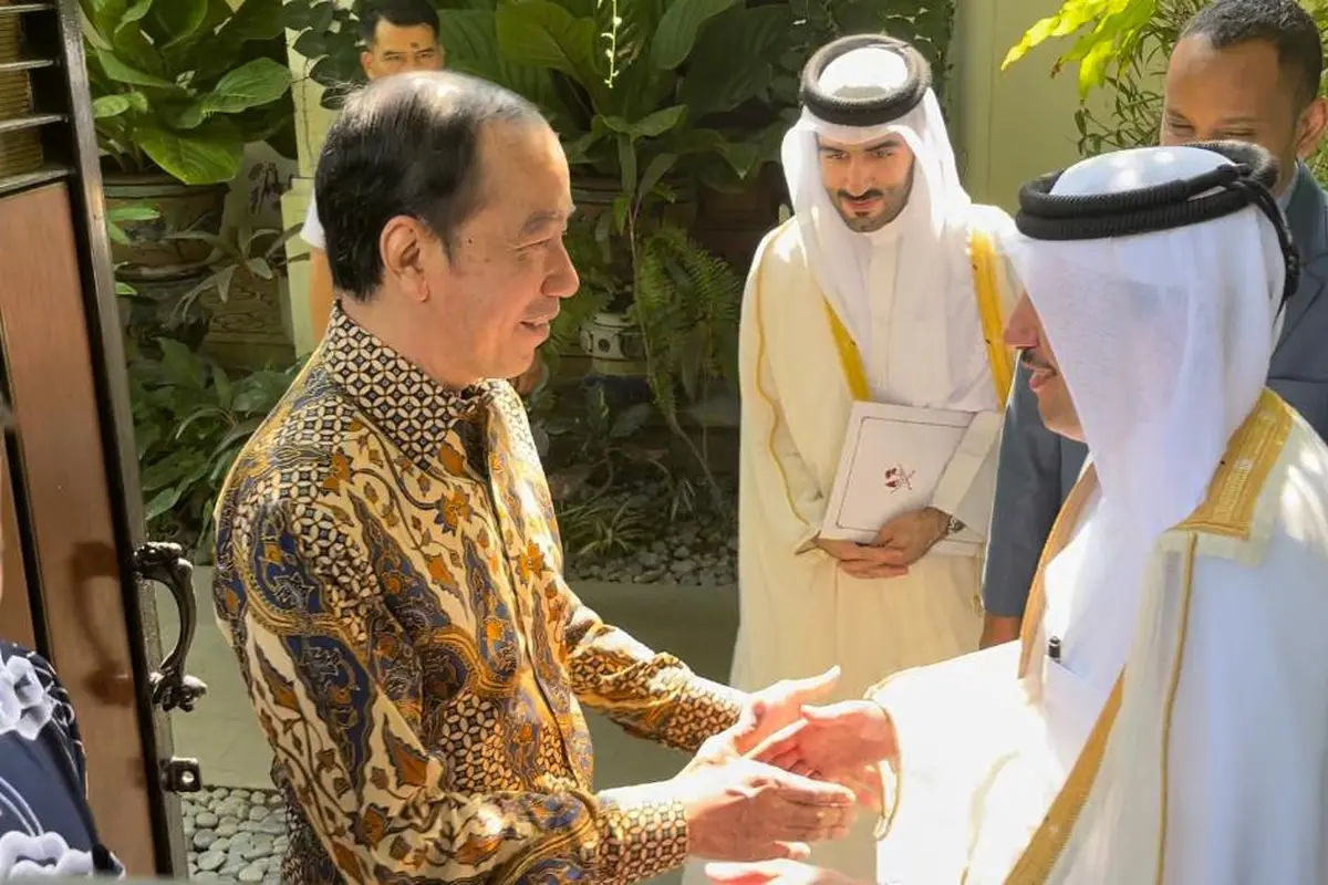 Dubes Qatar, Sultan Bin Mubarak Saad Al-Dosari mengunjungi Jokowi di kediamannya daerah Sumber, Solo, Jumat (17/7/2026). (merdeka.com/Arie Sunaryo).