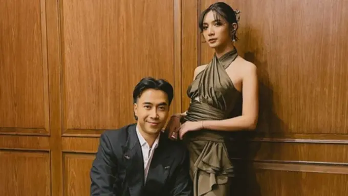 Gaya Vidi Aldiano dan Sheila Dara Kondangan di Pernikahan Adinda Thomas