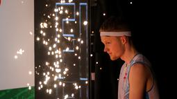 Pebulutangkis tunggal putra Denmark, Anders Antonsen memasuki lapangan saat laga final Indonesia Masters 2024 melawan pebulutangkis tunggal putra Kanada, Brian Yang di Istora Senayan, Jakarta, Minggu (28/01/2024). (Bola.com/Bagaskara Lazuardi)