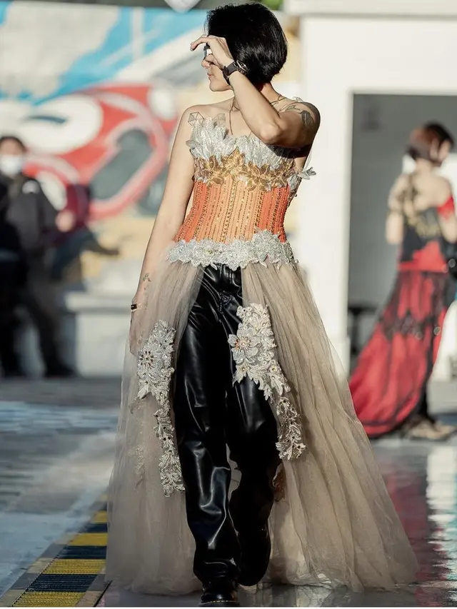 Rayakan Hari Kartini, 6 Penampilan Poppy Sovia Kenakan Kebaya