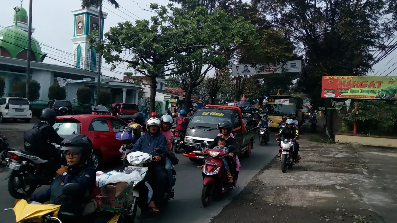 Pemudik Motor Banjiri Jalur Alternatif Jawa Barat Jalur Selatan