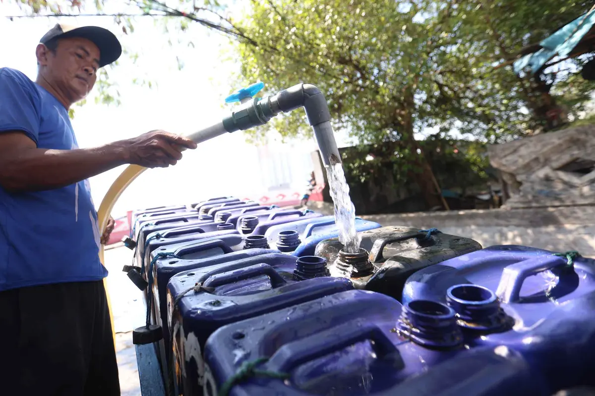 Pedagang Air Jeriken, Penopang Utama Kebutuhan Warga Muara Angke