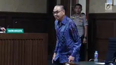 Terdakwa suap pembangunan PLTU Riau-1, Johannes Budisutrisno Kotjo saat menjalani sidang putusandi Pengadilan Tipikor, Jakarta, Kamis (13/12). Kotjo divonis 2 tahun 8 bulan penjara dan denda Rp 150 juta subsider 3 bulan. (Liputan6.com/Helmi Fithriansyah)