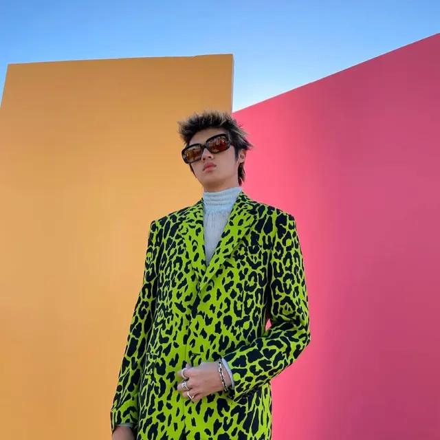 7 Potret Warren Hue, Rapper Asal Indonesia yang Gabung dengan 88Rising