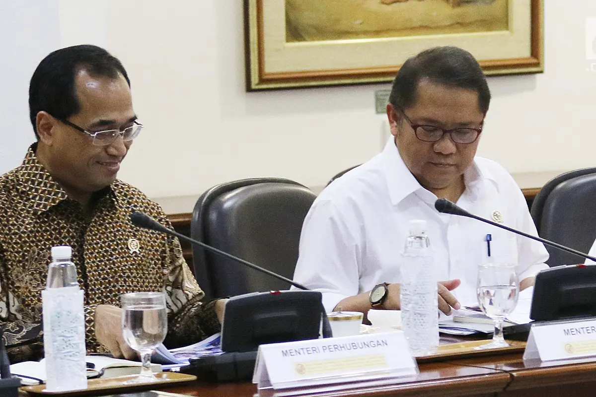 Rapat Terbatas Jokowi Bahas Pengaturan Transportasi Online