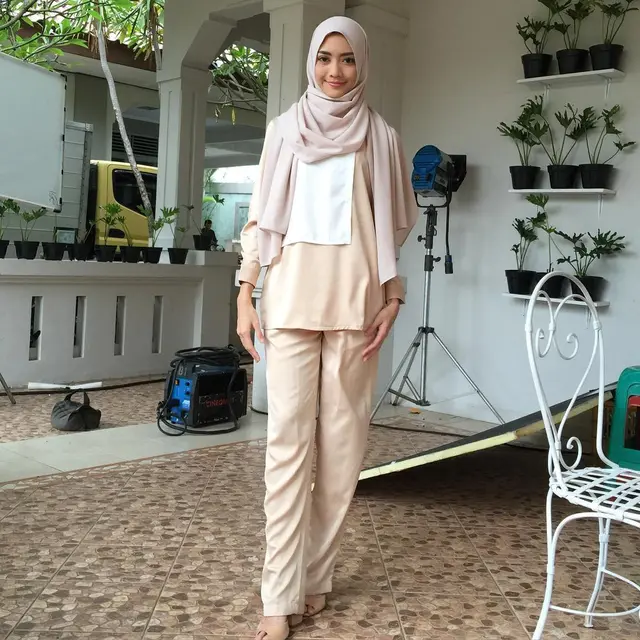 6 Potret Ririn Dwi Ariyanti Tampil Anggun dalam Balutan Hijab, Tuai Pujian