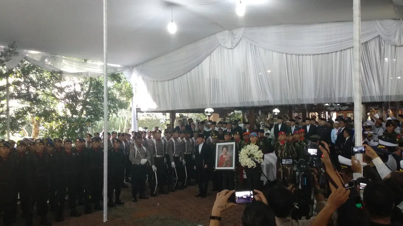 Upacara persemayaman Ani Yudhoyono di Puri Cikeas, Bogor, Jawa Barat.