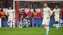 Bayern Munchen sukses melangkah ke semifinal Liga Champions 2025/2026 usai menyingkirkan Real Madrid lewat kemenangan 4-3 dalam duel di Allianz Arena, Kamis (16/4/2026) dini hari WIB. (AP Photo/Lennart Preiss)