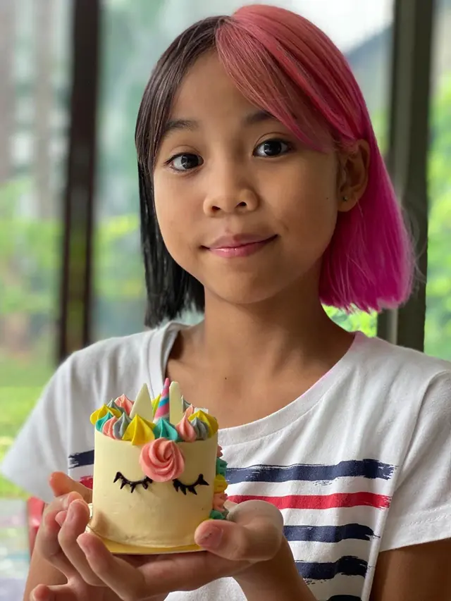 6 Potret Zivara Ruciragati Syarif, Anak Nirina Zubir yang Rambutnya Curi Perhatian