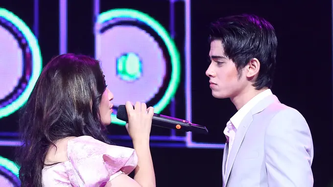 [Bintang] Prilly Latuconsina dan Aliando Syarief