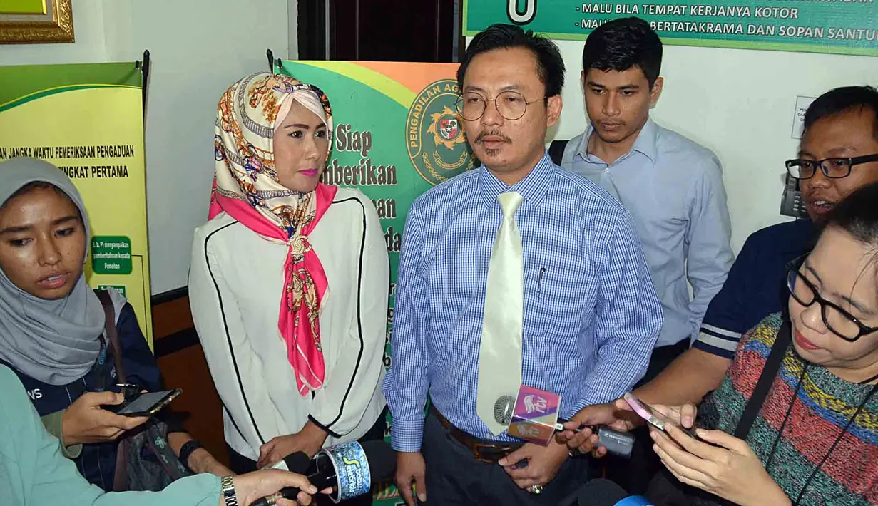 Sebelumnya Yuni menuntut 30 juta perbulan. Sedangkan Donny hanya menyanggupi 10 juta rupiah. Setelah melalui berbagai pertimbangan, akhirnya hakim memutuskan 15 juta perbulan untuk ketiga anaknya sampai dewasa. (Deki Prayoga/Bintang.com)