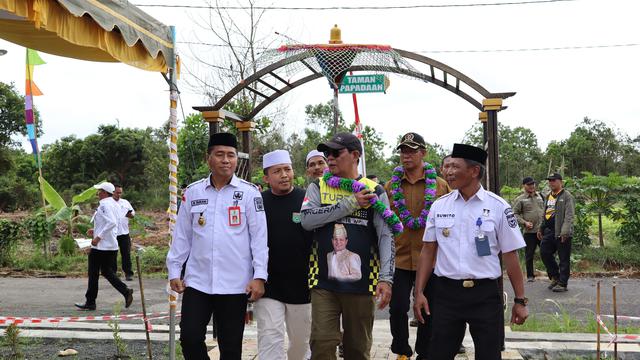Turdes Hari Ketiga, Gubernur Kalsel Panen Sayuran Segar Bersama Warga Desa Gunung Besar