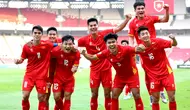 Timnas Vietnam U-23 dalam pertandingan melawan Filipina di semifinal Piala AFF U-23 2025 di SUGBK, Jakarta, Jumat (25-7-2025). Vietnam memastikan ke final. (Dok. vff.org.vn)