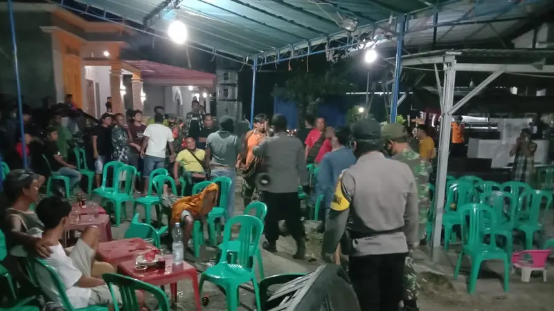 Satgas Covid-19 bubarkan acara hajatan di Desa Wotan, Kecamatan Sukolilo, Kabupaten Pati. (Liputan6.com/Ahmad Adirin)