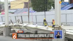 Pedagang PKL resah tidak bisa berdagang karena pembangunan jembatan penyebrangan multiguna atau skybridge Tanah Abang, Jakarta Pusat.