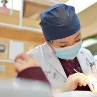 Dokter Gigi | unsplash.com/@hikeshaw