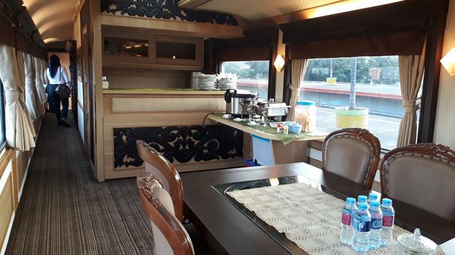 Intip mewahnya kereta Kepresidenan RI. (Ilyas Praditya/Liputan6.com)