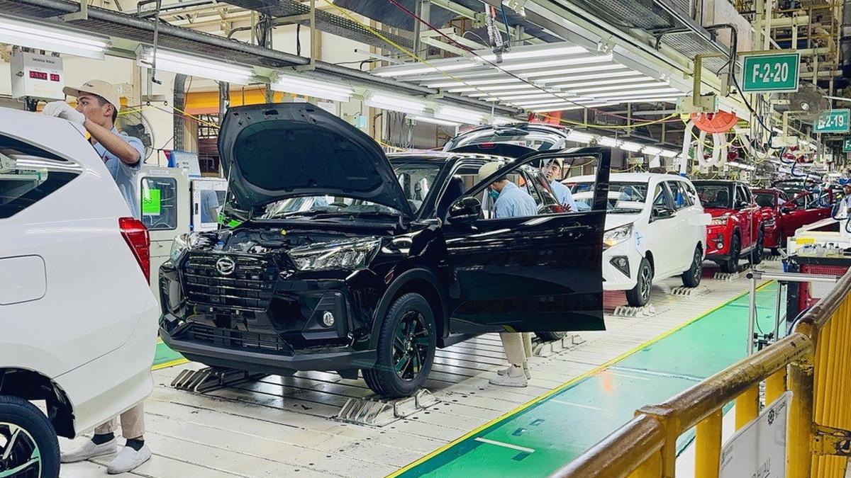 Penjualan Turun Terus, Pengamat: Industri Mobil Sudah Jatuh Tertimpa Tangga