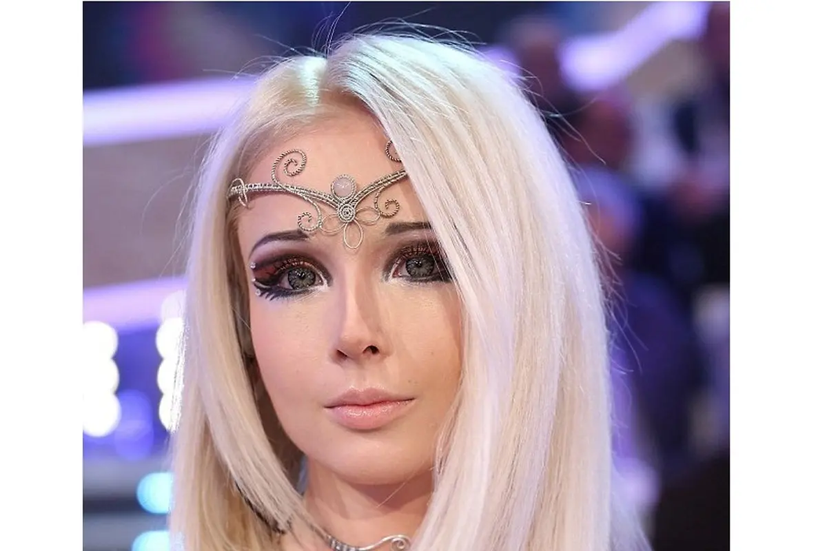 Bentuk Wajah Menyerupai Barbie, Wanita Ini Mengaku Tanpa Operasi