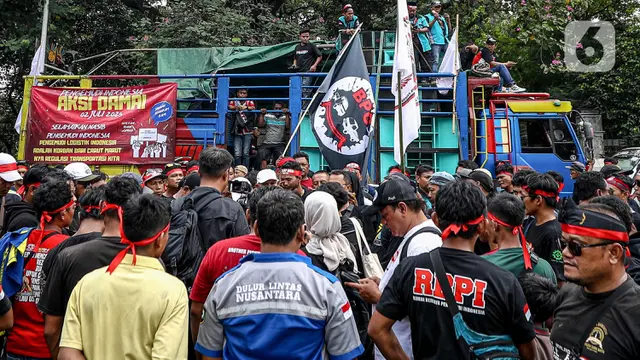 Pertanyakan RUU ODOL, Ratusan Sopir Truk Turun ke Jalan