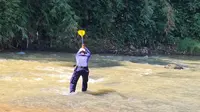 Pukul Dayung Jadi Ritual Damkar Depok Untuk Temukan Korban Hanyut di Ciliwung