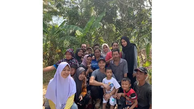 7 Momen Saat Bima Aryo Ziarah ke Makam ART yang Tewas Diserang Anjingnya
