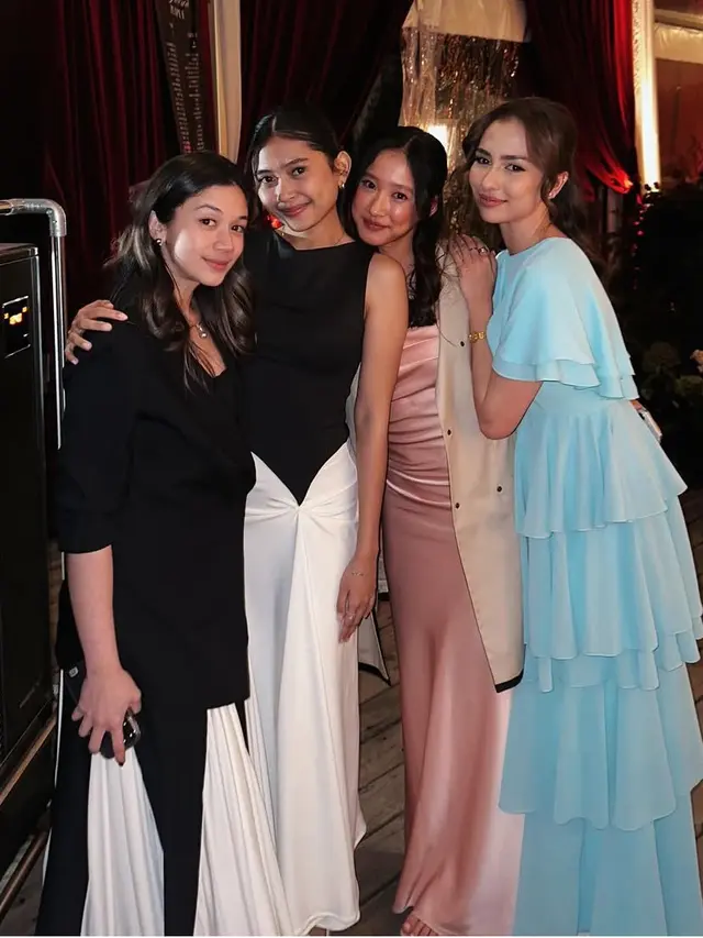 Anna Jobling Artis Malaysia saat Hadir Pernikahan Amanda Rawles. [@annajobling]