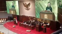 Ketua DPR RI Puan Maharani melantik anggota DPR RI Pergantian antarwaktu (PAW) pada rapat paripurna, Selasa (21/1/2025). (Foto: Liputan6.com/Delvira Hutabarat).