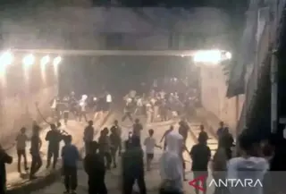 Warga Gang Tuyul Manggarai terlibat tawuran. (Antara)