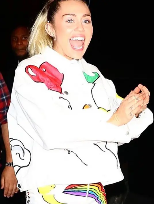 Selama beberapa tahun ini Miley Cyrus kerap mengkonsumsi barang haram seperti ganja dan minuman beralkohol. Ia seperti kehilangan arah dalam hidupnya dengan melakukan itu semua. (Instagram/mileycyrus)