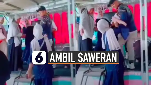 VIDEO: Kocak, Istri Ambil Uang Suami Saat Sedang Nyawer Biduan