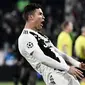 Selebrasi Cristiano Ronaldo pada laga kedua, babak 16 besar Liga Champions yang berlangsung di Stadion Allianz, Turin, Rabu (13/3). Juventus menang 3-0 atas Atl Madrid. (AFP/Filippo Monteforte)