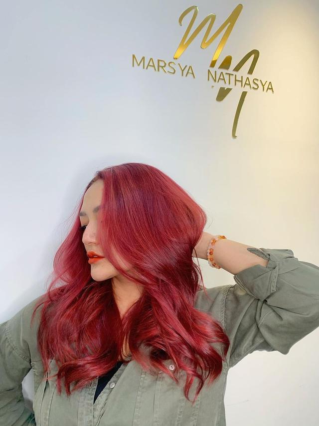 6 Potret Terbaru Siti Badriah dengan Rambut Merah, Terinspirasi Princess Ariel