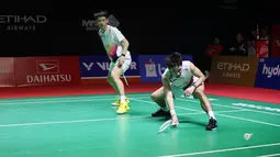 Ganda putra Indonesia Raymond Indra/Nikolaus Joaquin saat melawan sesama wakil Indonesia Sabar Karyaman Gutama/Moh Reza Pahlevi Isfahani pada laga semifinal Indonesia Masters 2026 di Istora Senayan, Jakarta, Sabtu (24/01/2025). (Bola.com/M Iqbal Ichsan)