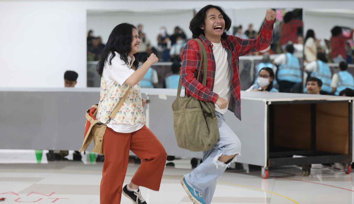 Pelakon musikal Perahu Kertas berakting pada sesi latihan di Ciputra Artpreneur, Jakarta, Kamis (15/1/2026). (KapanLagi.com/Budy Santoso)