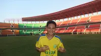 Evan Dimas, mengaku bermain di posisi berbeda di sepanjang penyisihan Piala Presiden. Pelatih Persebaya Ibnu Grahan menempatkannya tidak sebagai gelandang serang. (Bola.com/Zaidan Nazarul)