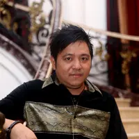 Sejak pergi kepergian Angel Karamoy dari rumah, Steven Rumangkang mengaku sudah menaruh curiga terhadap istrinya memiliki pria idaman lain. (Andy Masela/Bintang.com)