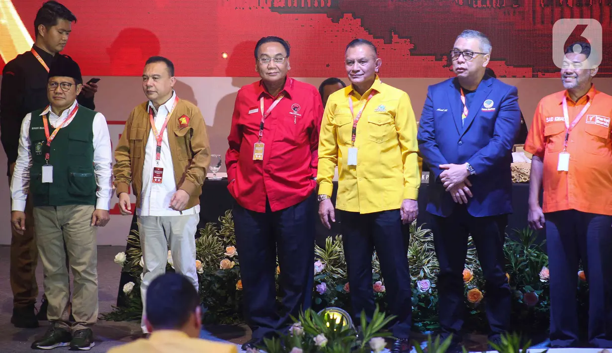 Pemimpinan partai politik peserta Pemilu 2024 bersiap mengambil nomor urut di gedung KPU, Jakarta, Rabu (14/12/2022). Komisi Pemilihan Umum (KPU) menggelar acara pengundian dan penetapan nomor urut partai politik peserta Pemilu 2024. 17 partai politik yang lolos menjadi peserta Pemilu 2024 pun telah mendapatkan nomor urutnya masing-masing. (Liputan6.com/Herman Zakharia)