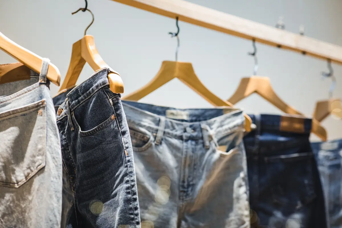 Brand Fashion New York Rilis Celana Jeans dengan Efek Mengompol, Dijual Rp 1 Juta
