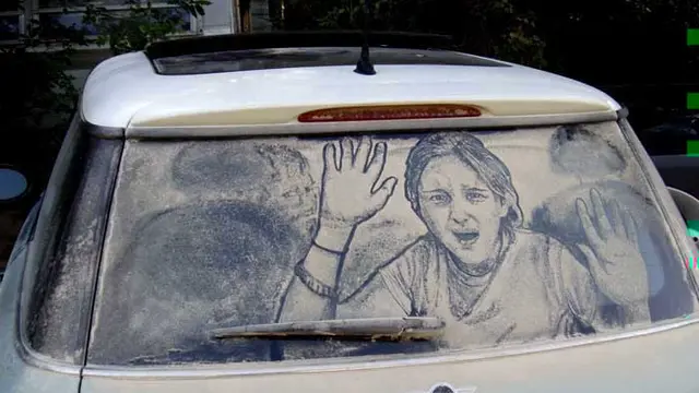 8 Gambar di Kaca Belakang Mobil Berdebu Ini Keren Banget, Estetik