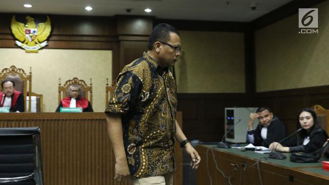 Terdakwa suap pengadaan dan pelaksanaan pembangunan kampus IPDN Sumbar Kab Agam 2011, Dudy Jocom saat sidang putusan di Pengadilan Tipikor Jakarta, Rabu (14/11). Dudy dinyatakan bersalah dan divonis empat tahun penjara. (Liputan6.com/Helmi Fithriansyah)